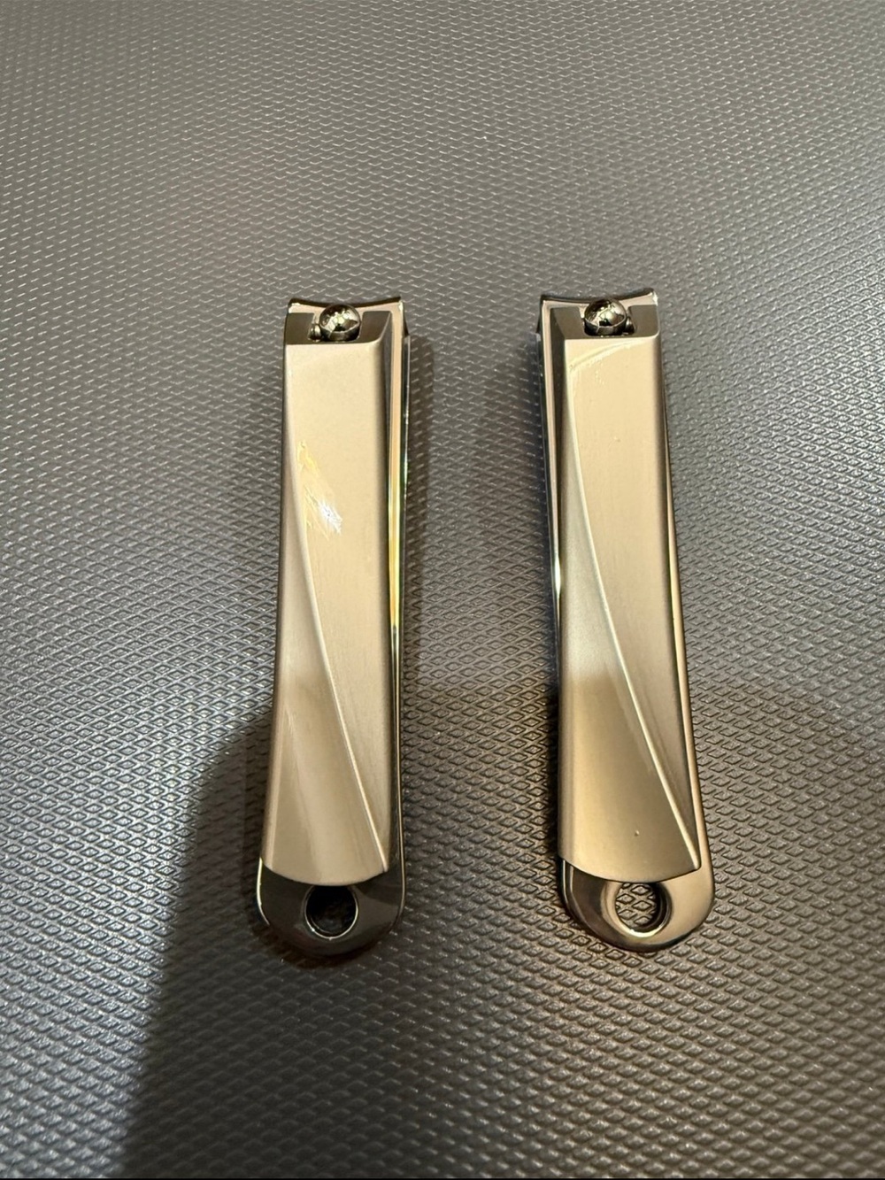 2 Professional nail clippers
